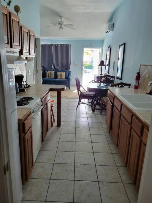 Beautiful Villa Just Steps Away From The Beach! George Town Exterior foto